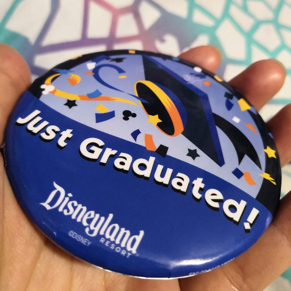 SOLD 🌺5/$25 2x Disneyland Just Graduated Buttons - Picture 5 of 8
